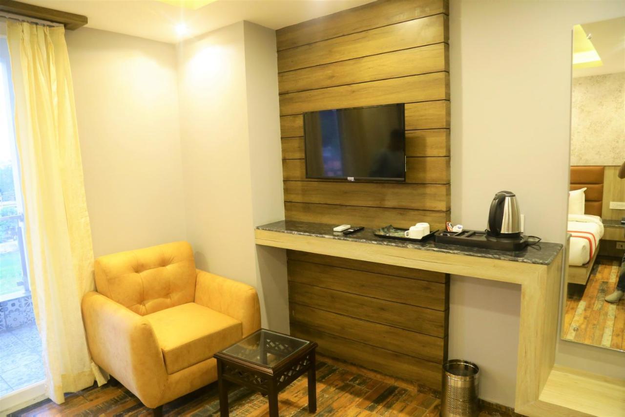 The Eleganza Hotel Jhajra ภายนอก รูปภาพ