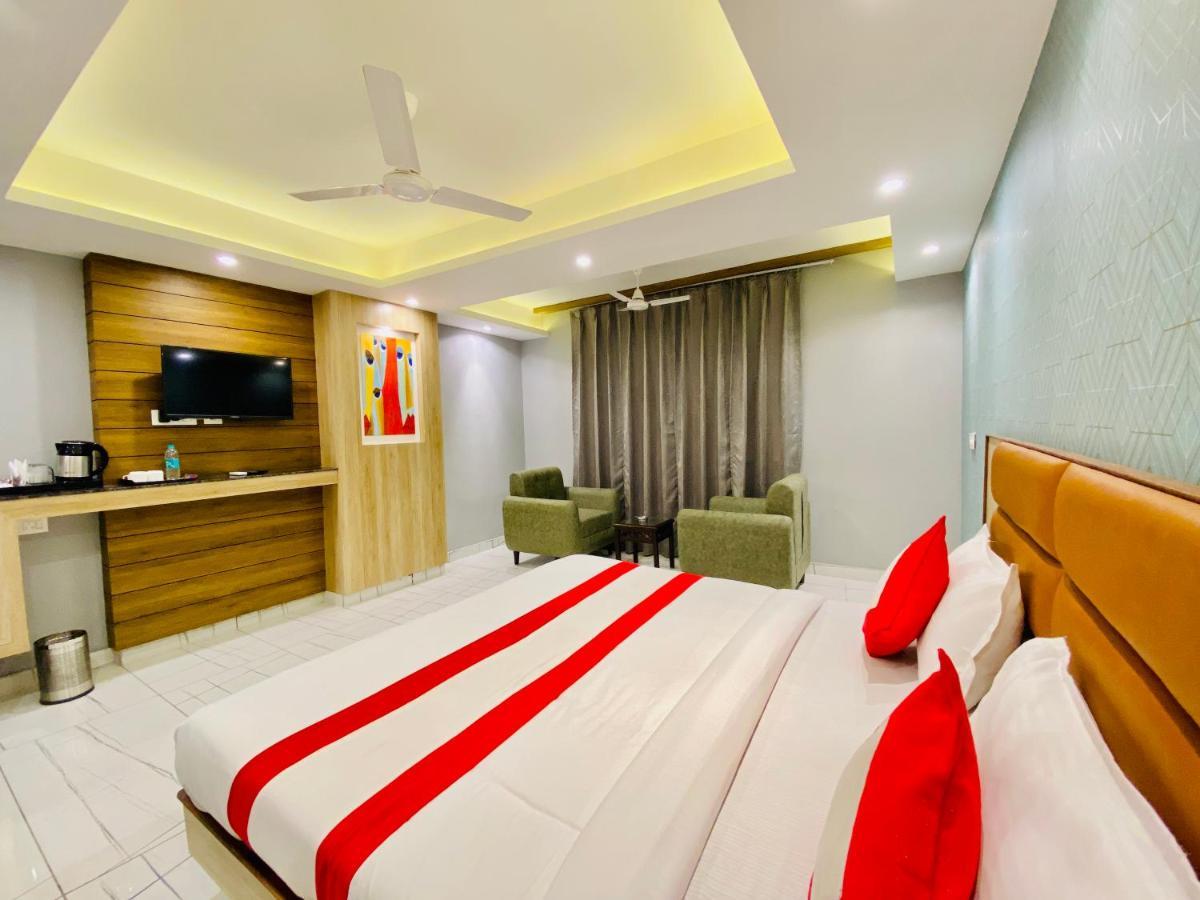 The Eleganza Hotel Jhajra ภายนอก รูปภาพ