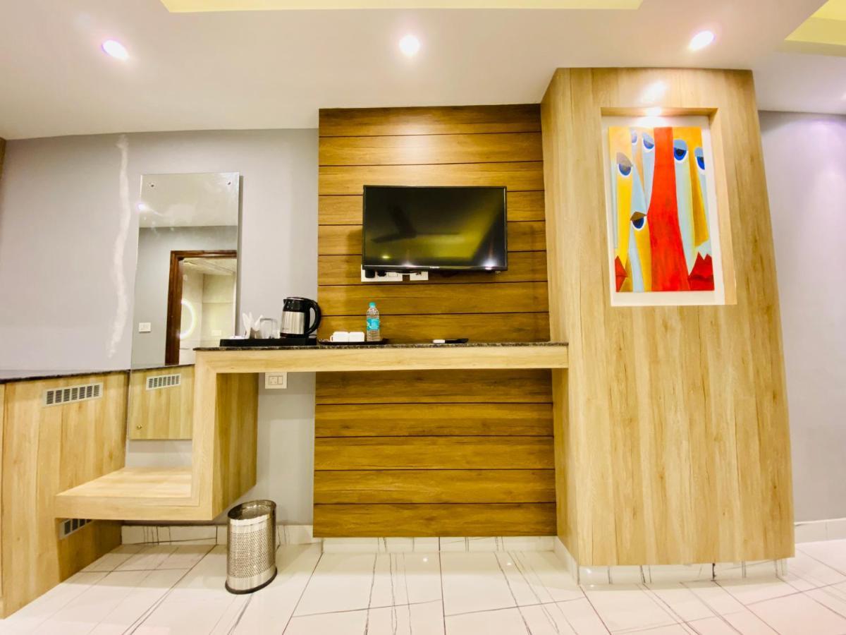 The Eleganza Hotel Jhajra ภายนอก รูปภาพ
