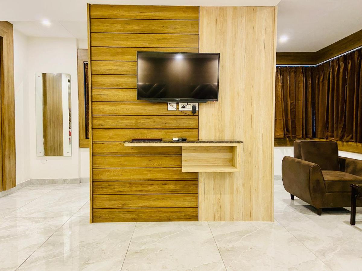The Eleganza Hotel Jhajra ภายนอก รูปภาพ