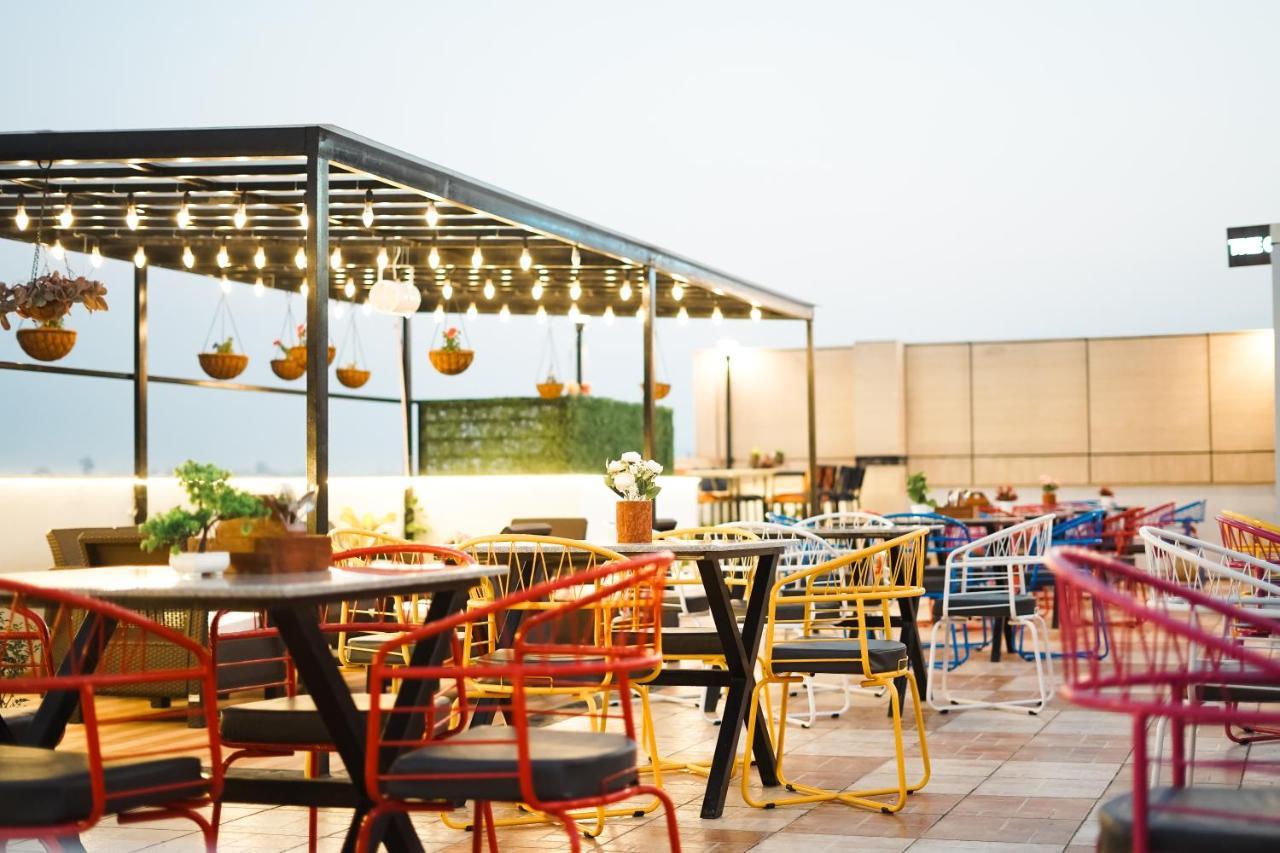 The Eleganza Hotel Jhajra ภายนอก รูปภาพ