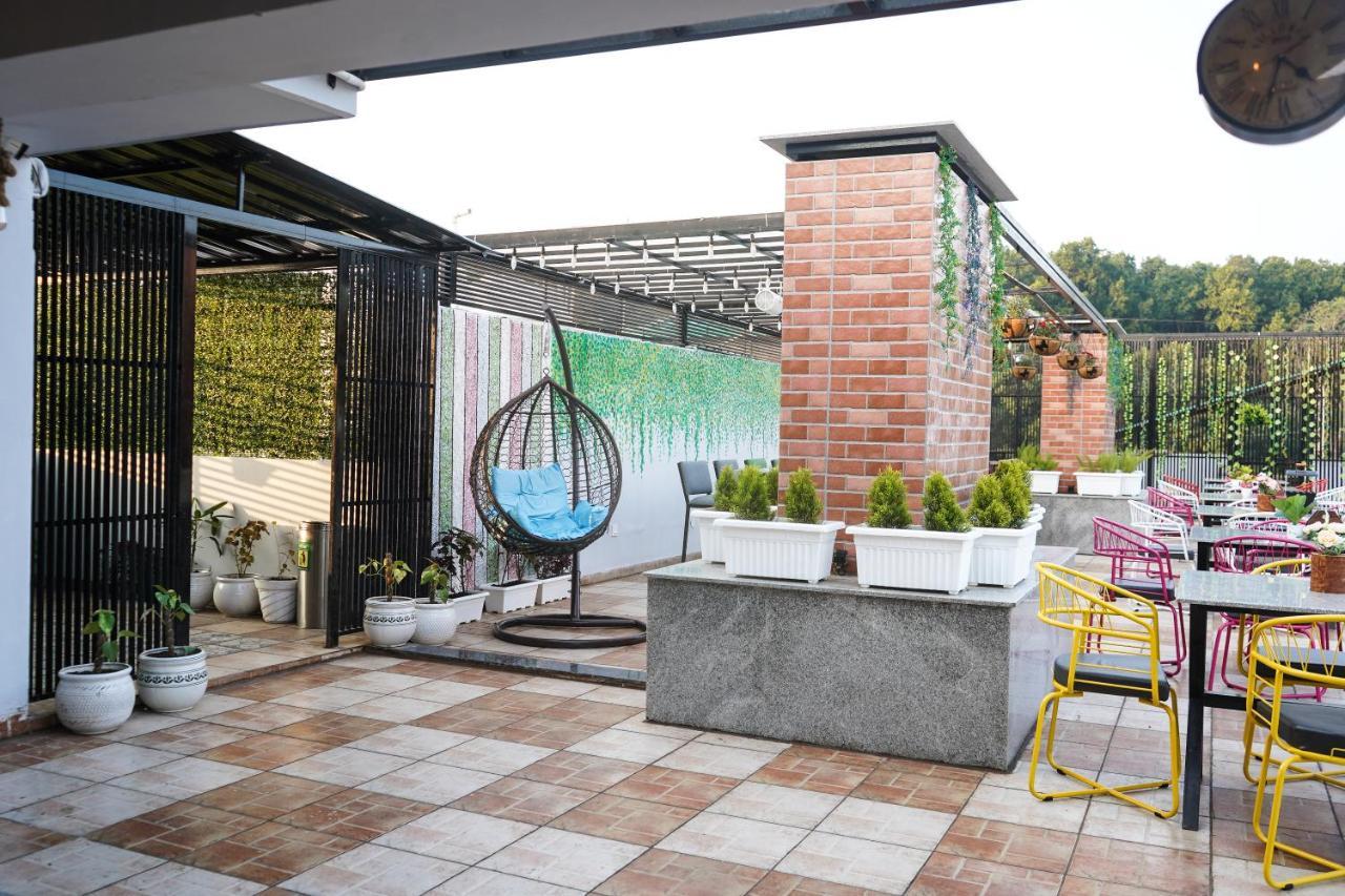 The Eleganza Hotel Jhajra ภายนอก รูปภาพ